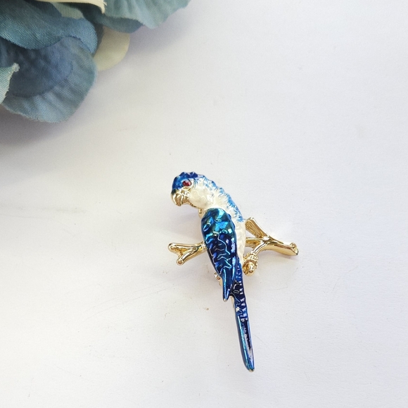 Vintage Blue & White Enamel Bird Brooch or Pin - Picture 4 of 8